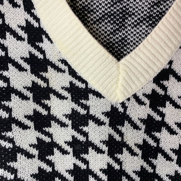 Checkered oversized v neck sweater vest!! - Picture 3 of 6